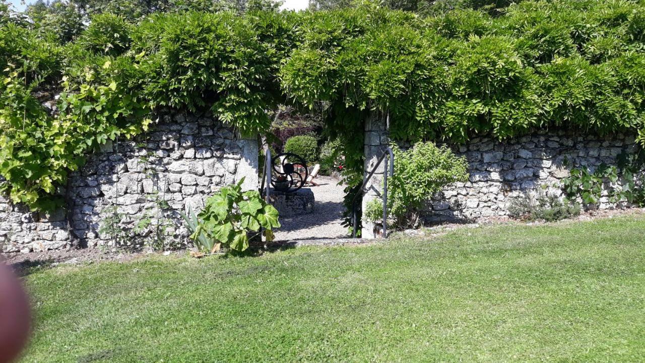 Logis De Chenac - Chambres Et Table D'Hotes Chenac Saint Seurin d'Uzet Bagian luar foto